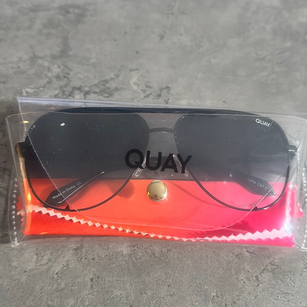 Quay Aviators - Black lenses w/ Black Metal Frame.